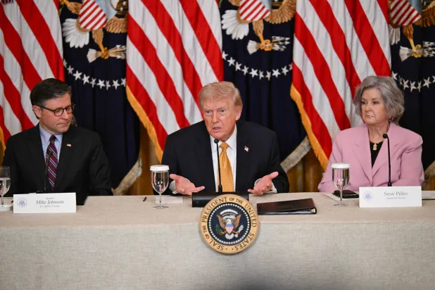 ترمب: كبيرة موظفي البيت الأبيض مصابة بسرطان الثدي