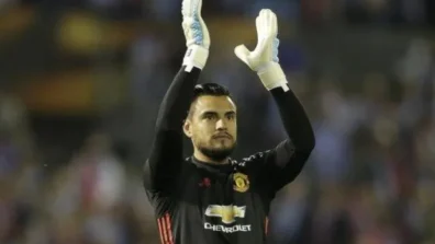 الحارس الأرجنتيني روميرو يعلن اعتزاله كرة القدم