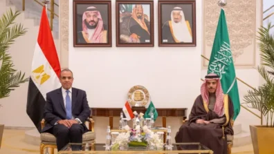 وزيرا خارجية السعودية ومصر يناقشان جهود خفض التصعيد في المنطقة