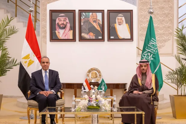 وزيرا خارجية السعودية ومصر يناقشان جهود خفض التصعيد في المنطقة