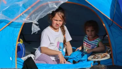 نازحون لبنانيون يفضلون العودة إلى قراهم على البقاء في الشارع