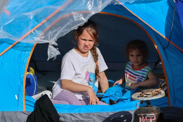 نازحون لبنانيون يفضلون العودة إلى قراهم على البقاء في الشارع