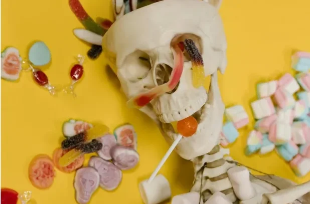 خصوصاً الورك والعمود الفقري… الأطعمة فائقة المعالجة تؤثر على صحة العظام