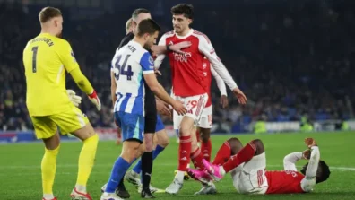 لجنة التحكيم: تقنية الـ«VAR» حرمت برايتون من ضربة جزاء أمام آرسنال