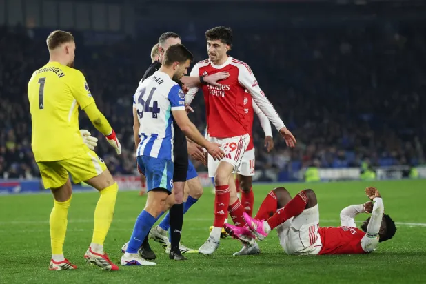 لجنة التحكيم: تقنية الـ«VAR» حرمت برايتون من ضربة جزاء أمام آرسنال