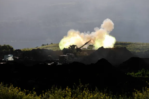 إسرائيل تعمق «الضغط البري» على لبنان لدعم المسار التفاوضي