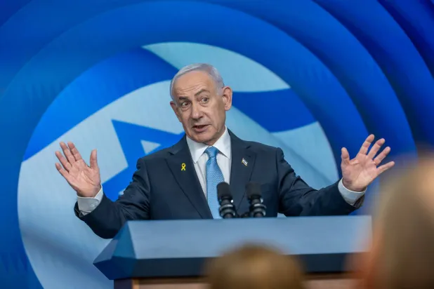 بعد أخبار عن مقتله… نتنياهو ينفي الشائعات في فيديو مع السفير الأميركي