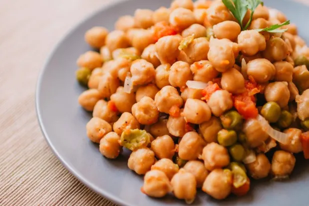 غذاء بسيط بنتائج مذهلة… 5 أسباب تجعل الحمص السرّ لعظام أقوى