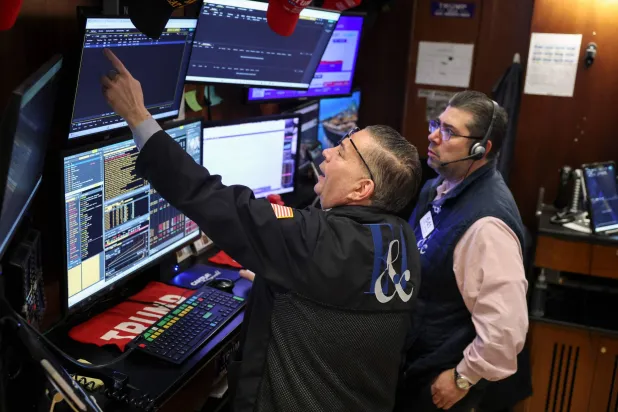 بين «ثبات الفائدة» وضبابية الحرب… كيف استقبلت الأسواق قرار «الفيدرالي»؟