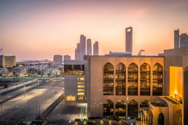 مصارف مركزية خليجية تُثبّت الفائدة تماشياً مع «الفيدرالي»