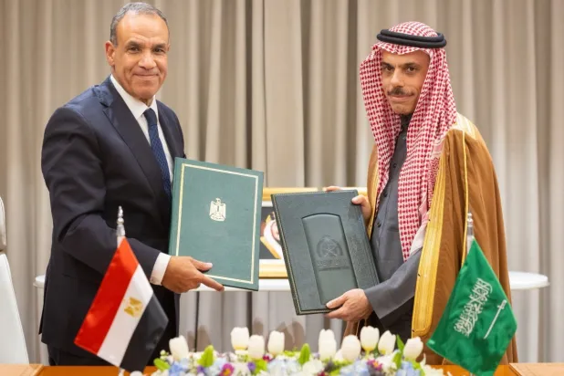السعودية ومصر توقعان اتفاقية إعفاء متبادل لحاملي الجوازات الدبلوماسية والخاصة
