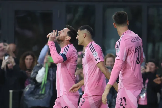 بعد تسجيله الهدف 900… ميسي يكتب فصلاً جديداً ويلحق برونالدو