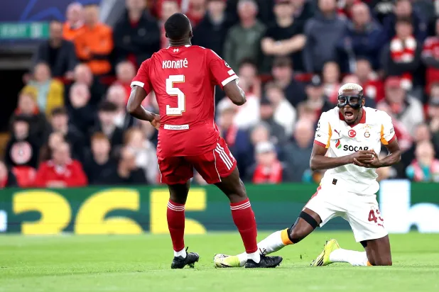 غلاطة سراي: أوسيمين لعب بذراع مكسورة أمام ليفربول