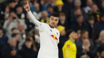 «فيفا» يسمح لمهاجم ليدز يونايتد باللعب لمنتخب سورينام