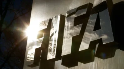 «فيفا» يُلزم البطولات النسائية بوجود مدربات