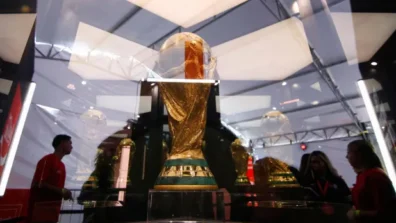 «فيفا» يعلن أن «كأس العالم» مصدر دخله الرئيسي… ويدعو إلى السلام