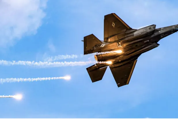 هبوط اضطراري لمقاتلة «أف-35» أميركية يشتبه بتعرضها لنيران إيرانية