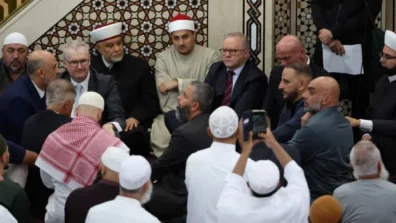 محتجون بمسجد أسترالي ينتقدون رئيس الوزراء بسبب موقفه من إسرائيل
