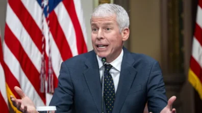 وزير الطاقة الأميركي: النفط الإيراني يتدفق للأسواق خلال 45 يوماً