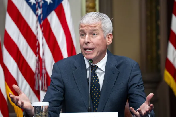 وزير الطاقة الأميركي: النفط الإيراني يتدفق للأسواق خلال 45 يوماً