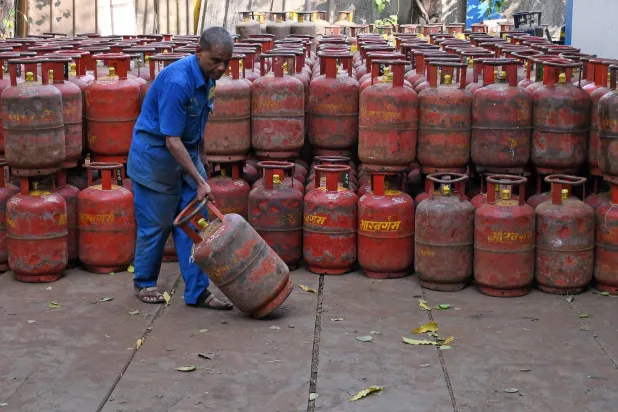 غاز آسيا بذروة 3 سنوات… وصدمة تعطيل منشآت قطر تمتد لـ2027