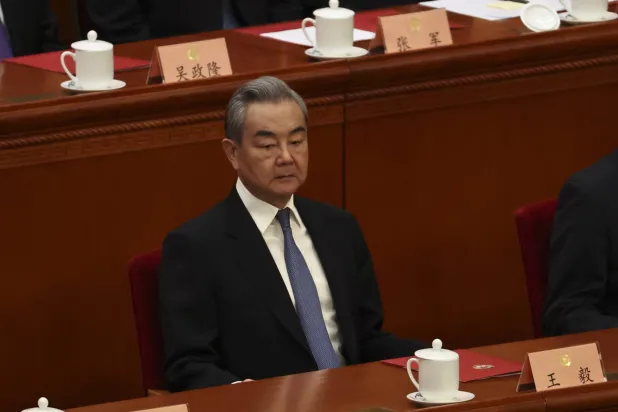 الصين تدعو فرنسا للعمل معها لإيجاد حل لـ«الحرب الجائرة» في الشرق الأوسط