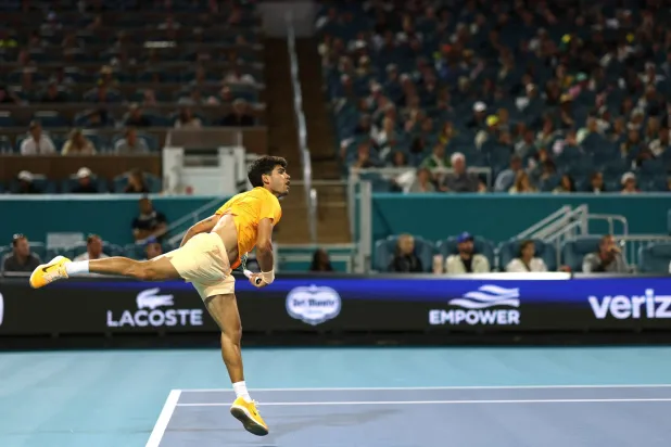 «دورة ميامي»: ألكاراس يواصل التقدم