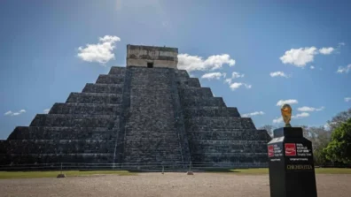 عرض «كأس العالم» بموقع «تشيتشين إيتسا» الأثري بالمكسيك