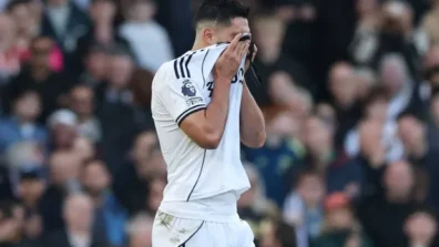 خيمينيز مهاجم فولهام يحتفل باكياً بهدفه بسبب وفاة والده