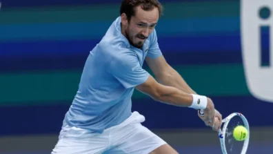 دورة ميامي: مدفيديف ينجو من مفاجأة يابانية