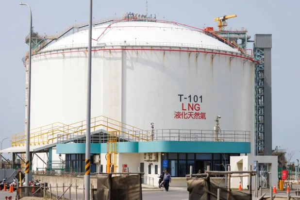 العالم يواجه أزمة حادة مع اقتراب وصول آخر شحنات الغاز الخليجية