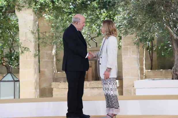 «قمة غاز» جزائرية – إيطالية الأربعاء المقبل… وتحذيرات فرنسية من استمرار القطيعة