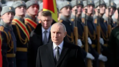 موسكو تراهن على صمود طهران وتصدّع المعسكر الغربي