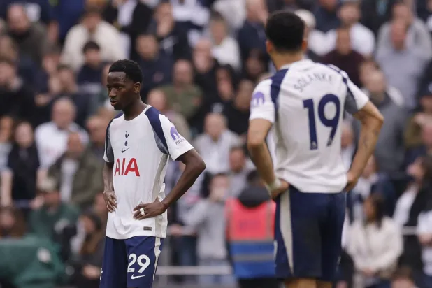 «البريميرليغ»: فورست يكسب توتنهام بثلاثية… ويتخطاه في صراع البقاء