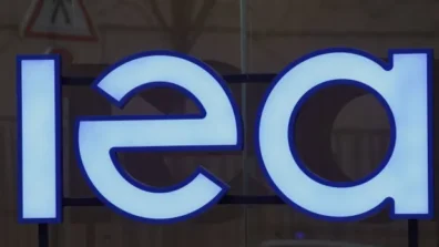 وكالة الطاقة الدولية تناقش إمكانية الإفراج عن المزيد من مخزونات النفط