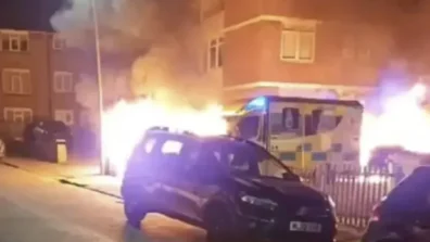 شرطة لندن: إضرام النيران في 4 سيارات إسعاف تابعة لمنظمة يهودية