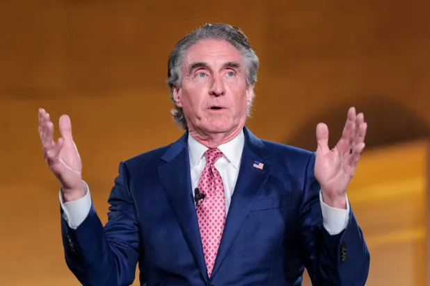 واشنطن تضغط على عمالقة النفط لزيادة الإنتاج المحلي وكسر حصار «هرمز»