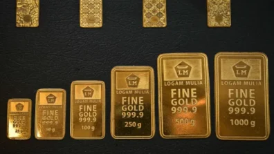 الذهب يوسع خسائره متراجعاً 4 % إلى 4300 دولار للأونصة