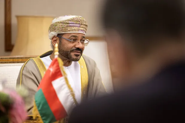 عُمان تعمل على ترتيبات لضمان «مرور آمن» في مضيق هرمز