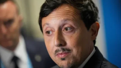 مرسيليا ينهي التعاقد مع رئيسه السابق لونغوريا بعد غياب عن منصات التتويج