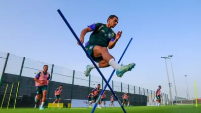 الأخضر «الرديف» يجري مناورة في معسكر جدة