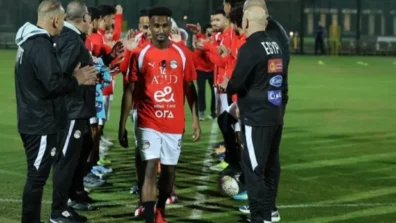 المنتخب المصري يرحب بهيثم حسن قبل مواجهة السعودية