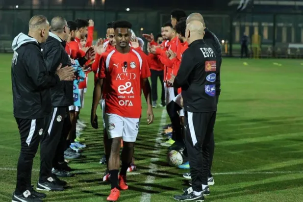 المنتخب المصري يرحب بهيثم حسن قبل مواجهة السعودية