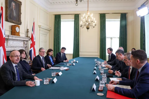 لندن تستدعي السفير الإيراني