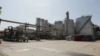 النفط يعاود الارتفاع بعد نفي إيراني للتفاوض مع واشنطن