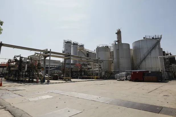 النفط يعاود الارتفاع بعد نفي إيراني للتفاوض مع واشنطن