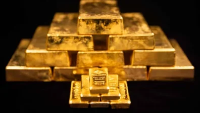 الذهب يمحو مكاسب «الهدنة» ويعمق خسائره إلى 2% بضغط من الدولار