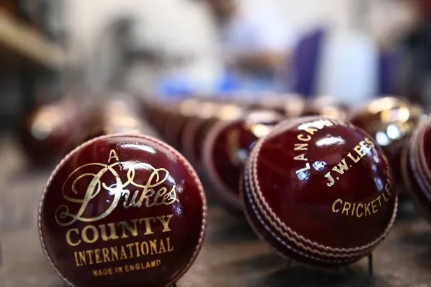 الحرب مع إيران تهدّد موسم الكريكيت الإنجليزي بنقص في الكرات