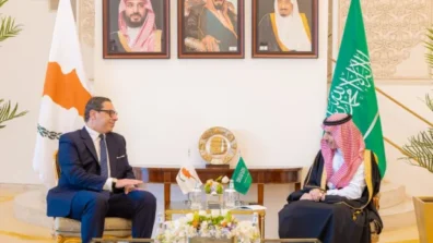 وزير الخارجية السعودي يبحث مستجدات التصعيد مع نظيره القبرصي