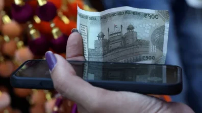 تضارب الأنباء بين واشنطن وطهران يضع متداولي العملات في حالة استنفار وإرهاق